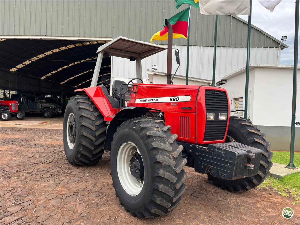 TRATOR MASSEY FERGUSON MF 680 Tração 4x4 Comatral Caminhões e Máquinas Agrícolas PANAMBI RIO GRANDE DO SUL RS